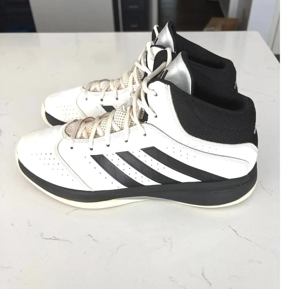 Adidas Isolation 2 basketball shoes white/ black sz 10 men’s athletic sporting